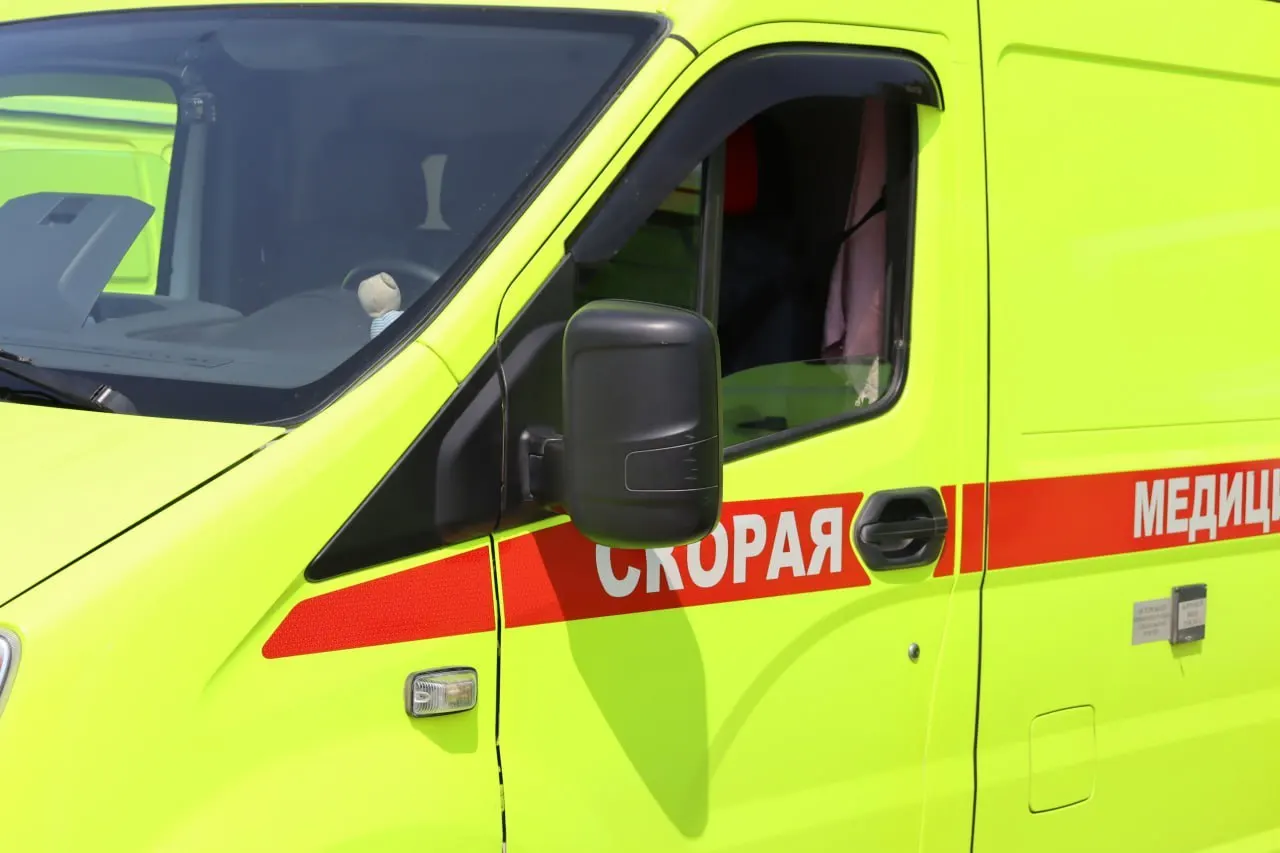 На утро 17 августа в стационаре остаются семь человек; пострадавшие находятся в тяжелом состоянии, лечение продолжается.