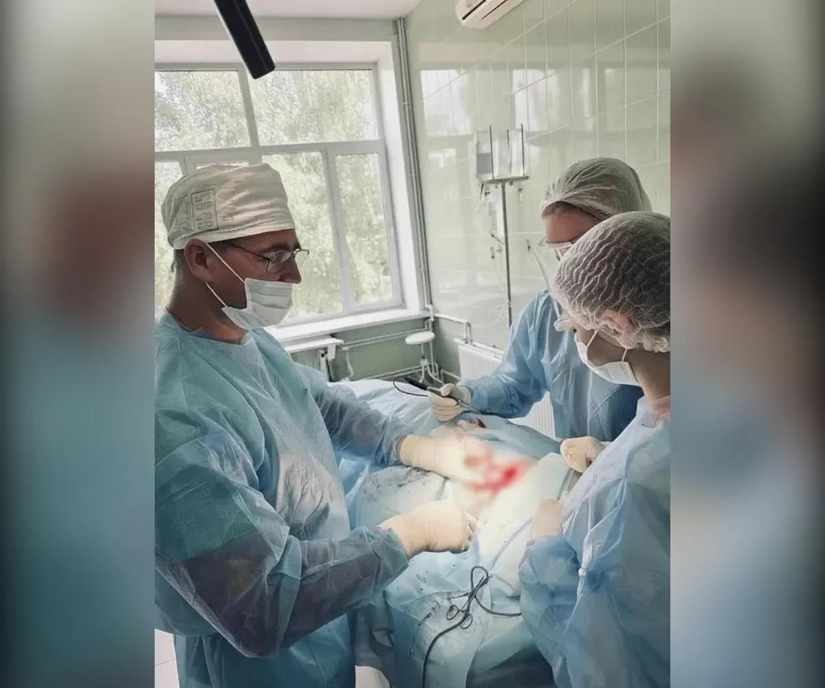 Более десяти лет опухоль слюнной железы не давала покоя, но врачи провели операцию и избавили пациента от угрозы.