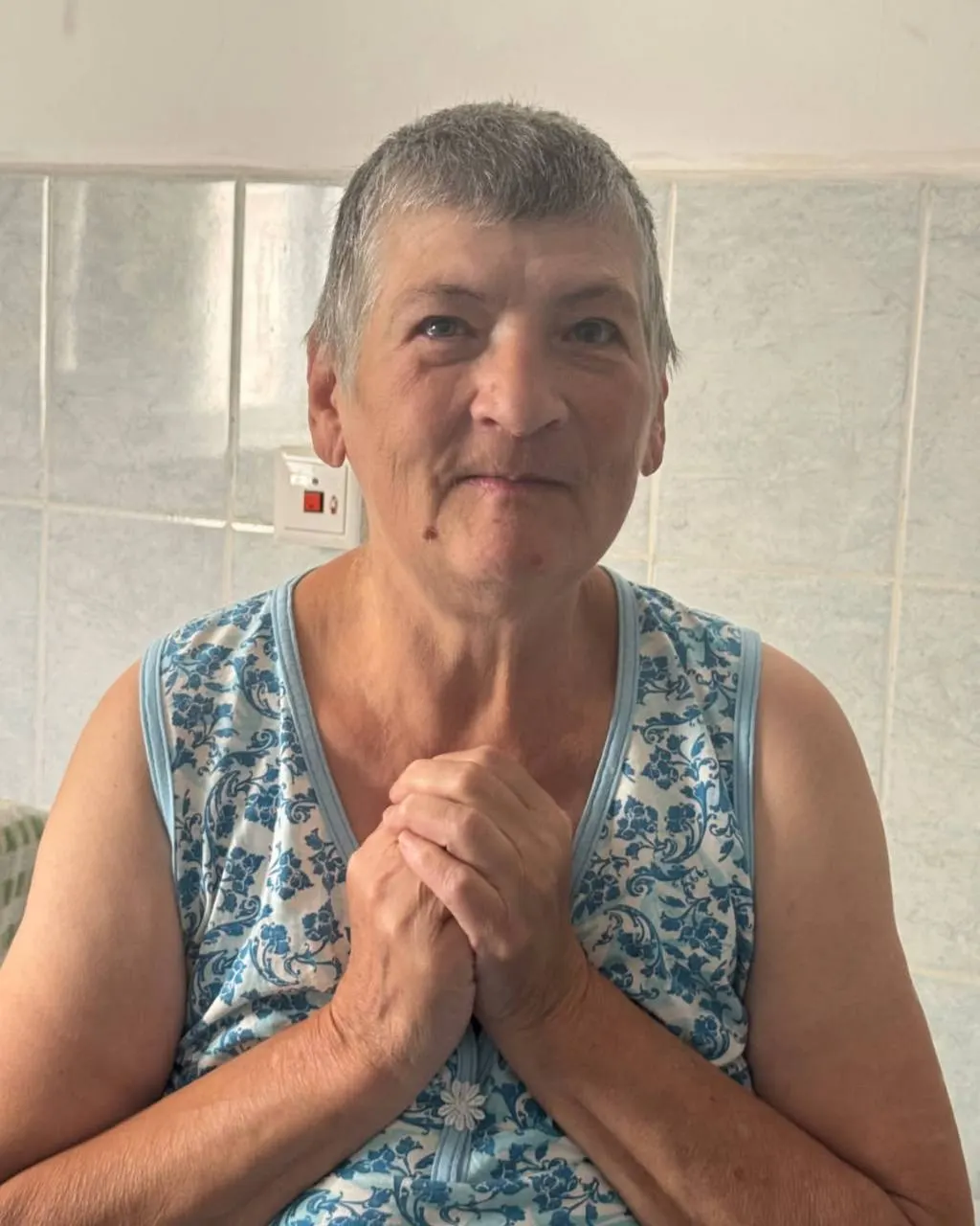 65-летняя женщина перенесла инсульт; сейчас она не говорит и не пишет, общается жестами. Найдена на улице на Ставропольской, 89, доставлена в городскую больницу.