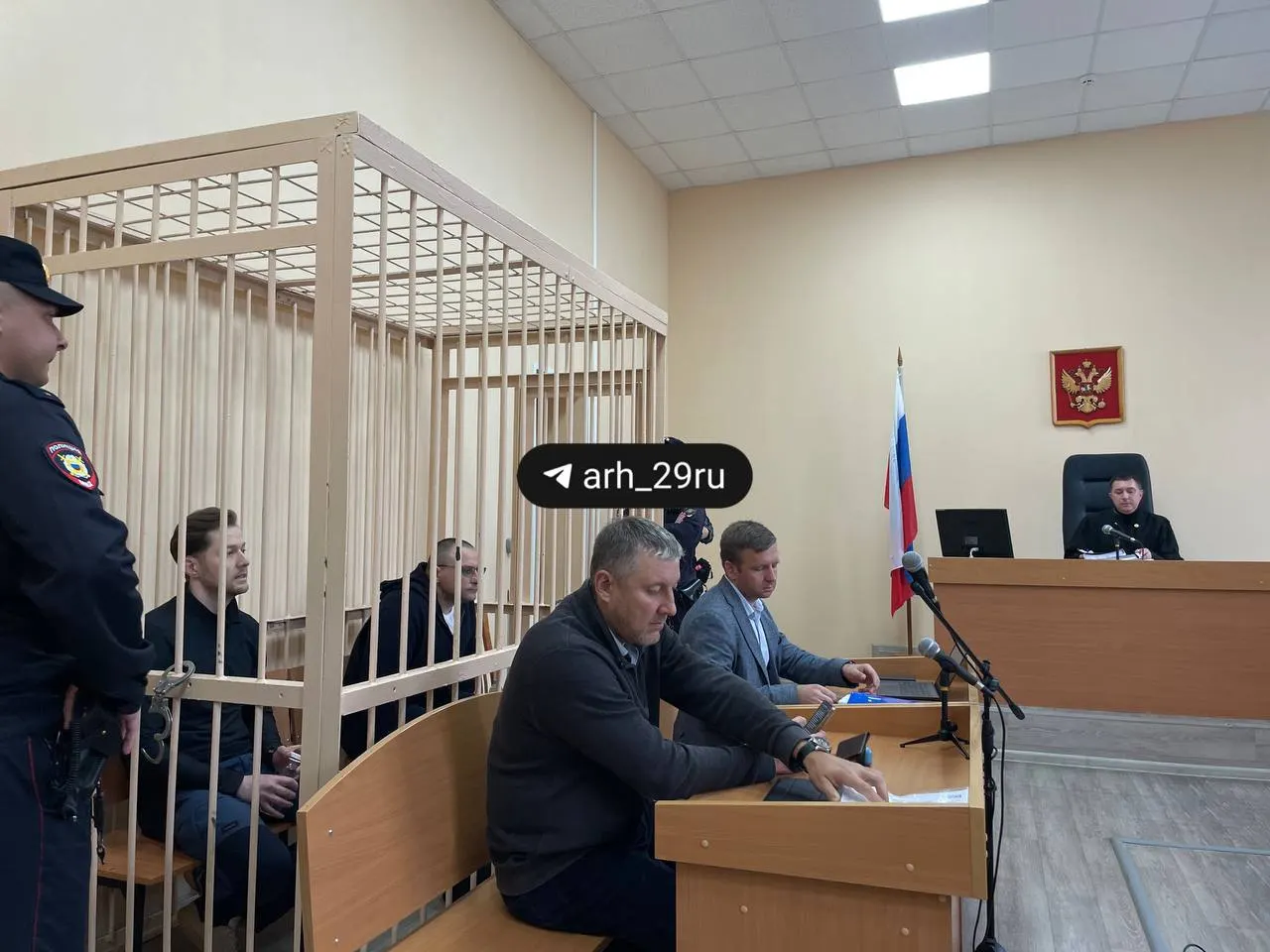 Бывший глава Архангельской области Александра Герштанского и экс-директор «Фармации» Алексей Литвинюк обвиняются в превышении полномочий и получении взятки.