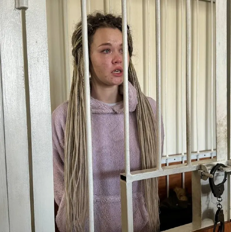 Осуждённая Надежда Россинская сообщает о травле со стороны сокамерниц и медперсонала, который отказывается её лечить, и жалуется на боли в здоровье в условиях штрафного изолятора.