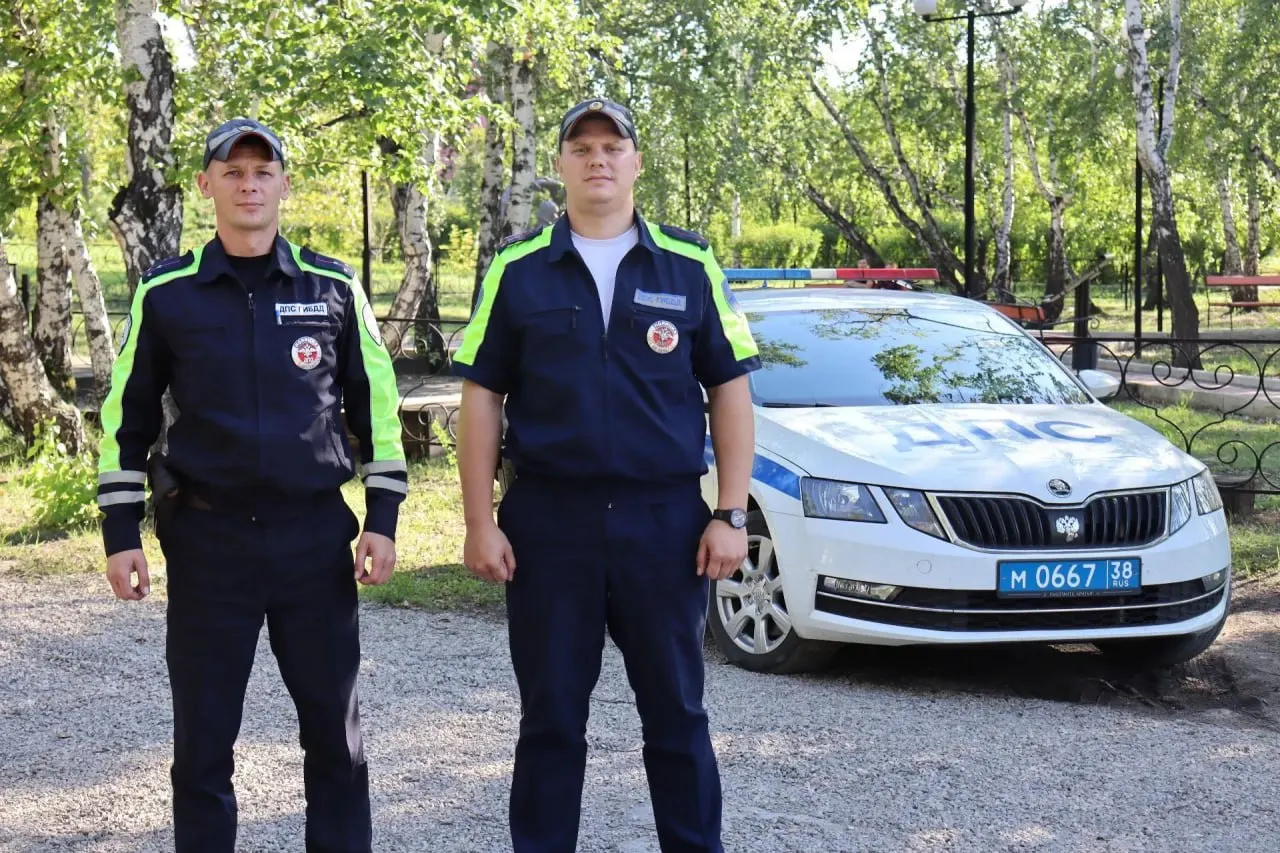 47-летний водитель почувствовал слабость и пониженное давление во время оформления ДТП. Сотрудники ДПС отвезли его в больницу, автомобиль вернули родственникам; мужчина благодарит спасателей.