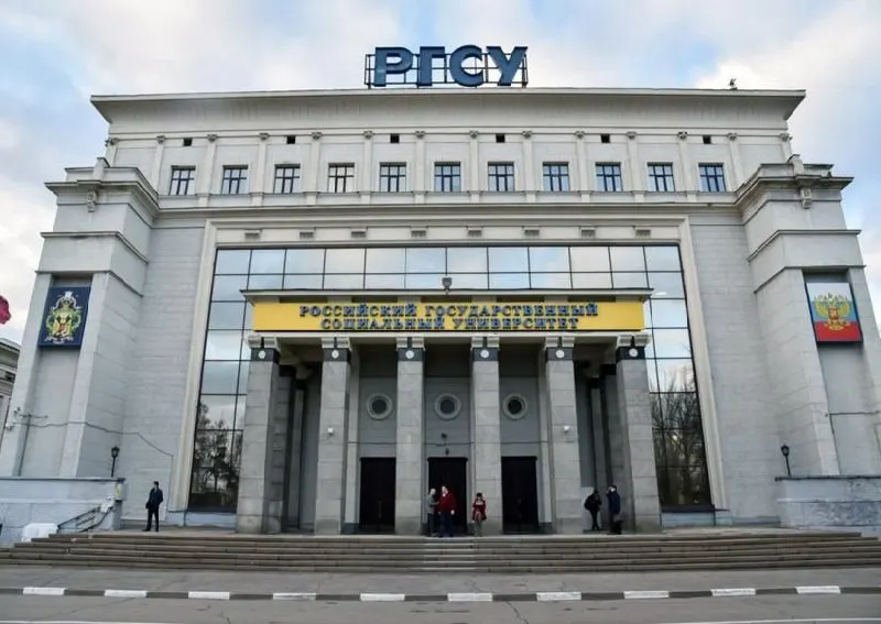 Расписание первого курса лечебного факультета включает основы военной подготовки, а также курс о беспилотных системах; часть занятий пройдет онлайн.