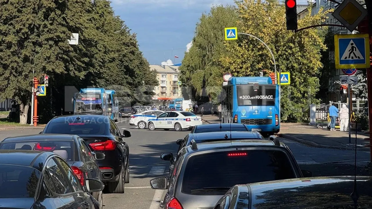 Проверку проходят больницы и другие социальные объекты; эвакуации продолжаются.