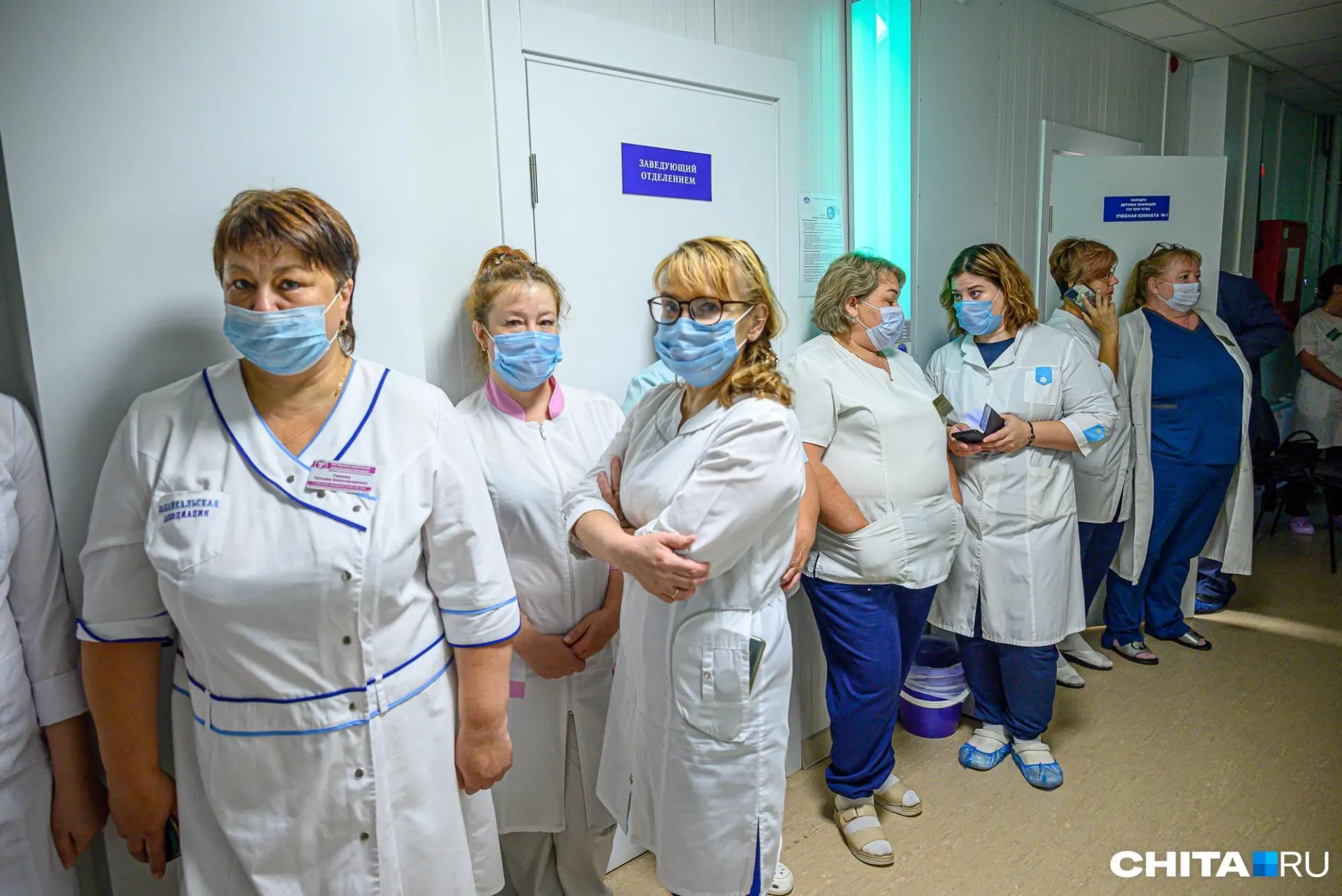 Правительство региона рассматривает отмену доплат к заработной плате врачей, введённых в 2020 году, что может сказаться на бюджете региона.
