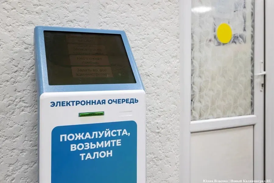 В регионе увеличивают финансирование здравоохранения, но очереди к врачам продолжают быть длинными; власти обещают системные решения.