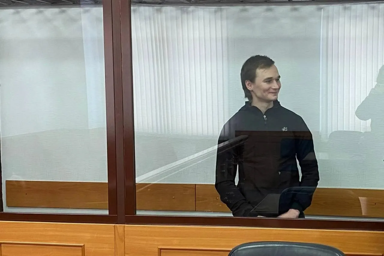 УФСИН ЯНАО сообщил, что медосмотр не выявил признаков отравления; защита и жена считают, что речь идёт о пытках и избиениях; Мифтахова этапировали в ИК‑18, суд продлил содержание в ПКТ.