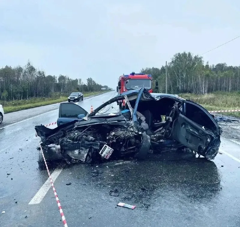На Новоградском тракте под Челябинском произошло смертельное ДТП: погиб молодой водитель Ford; пострадали пассажир и еще двое людей.