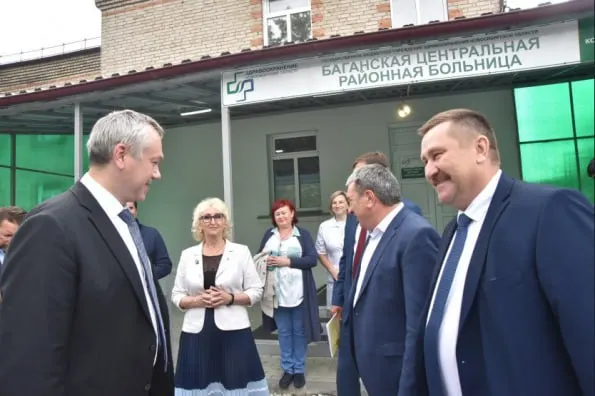 Кандидаты по Искитимскому округу критикуют состояние здравоохранения в районах Новосибирской области, отмечая кадровый голод, нехватку узких специалистов и рост затрат на ЖКХ.