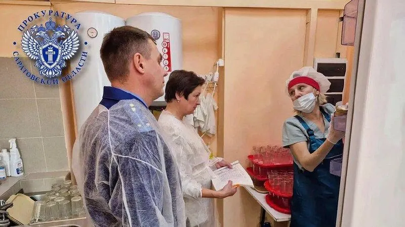 Проверка прокуратуры Октябрьского района выявила несоблюдение санитарно-эпидемиологических норм в четырех школах района: отсутствовала маркировка инвентаря, нарушались условия хранения и отсутствовали отметки в медицинских книжках.