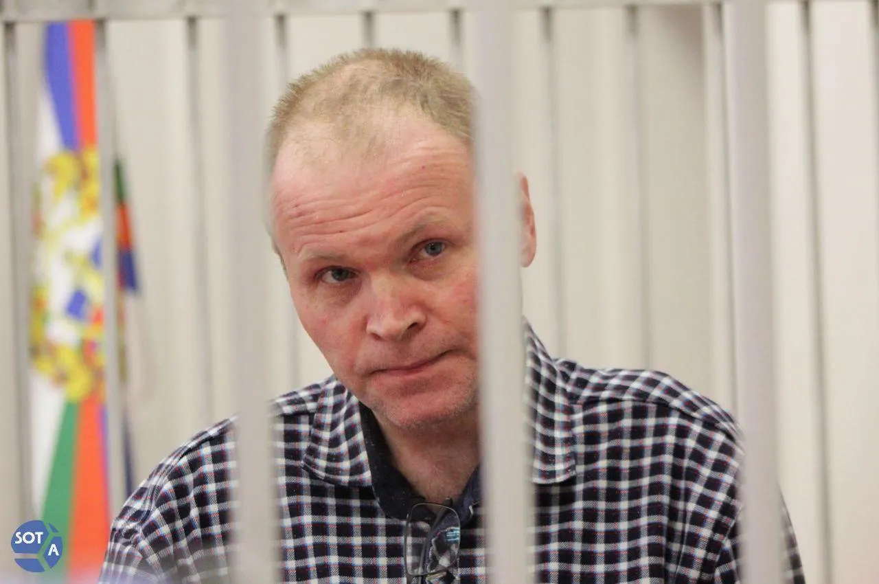 По словам матери заключённого, его избили в ИК-10 за отказ убирать помещения; у него инвалидность II группы и тяжелые болезни, однако администрация продолжает принуждать к трудовой деятельности; жалобы пока без эффекта.