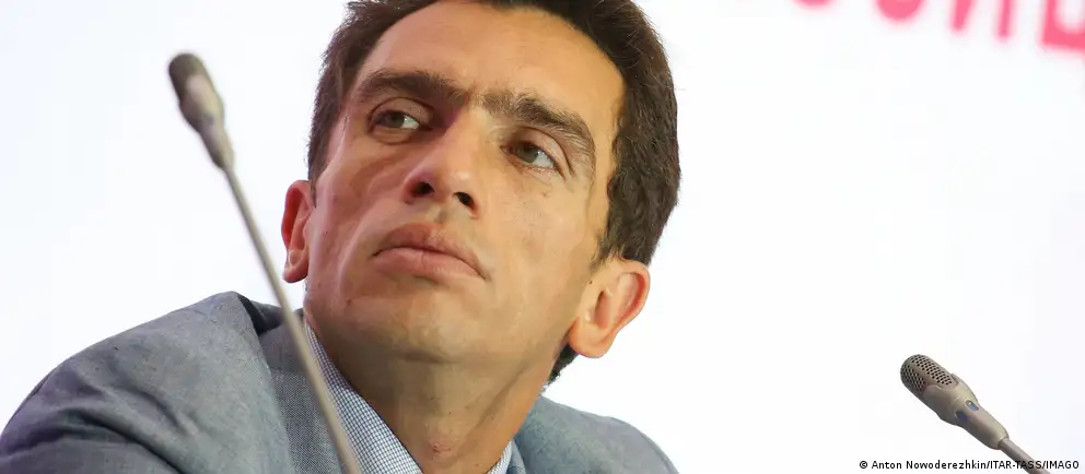 Политолог Александр Кынёв содержится в СИЗО; адвокаты жалуются на бесчеловечные условия содержания, началась голодовка.