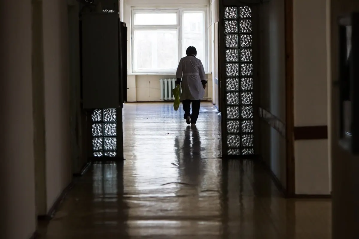 Две семьи рассказали о случаях в одном из санаториев Калининградской области: семилетняя девочка с ДЦП была вынуждена покинуть учреждение после приступа, а 12-летний школьник подвергся удару со стороны старшего ребёнка.