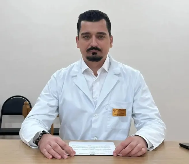 Алексея Лагутина назначили исполняющим обязанности главного врача Ростовской ЦГБ №1 имени Семашко; ранее он занимал должность замглавврача по хирургической помощи. Бывший главный врач баллотировался в Госдуму и прошёл в парламент.