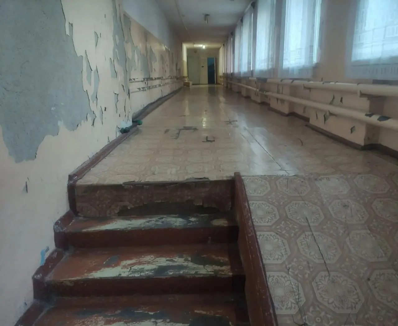 Сотрудники Марьяновской ЦРБ обратились в прокуратуру и Росздравнадзор с требованием прекратить запланированные на декабрь сокращения диспетчеров; медицина региона предупреждает о росте времени ожидания экстренной помощи.