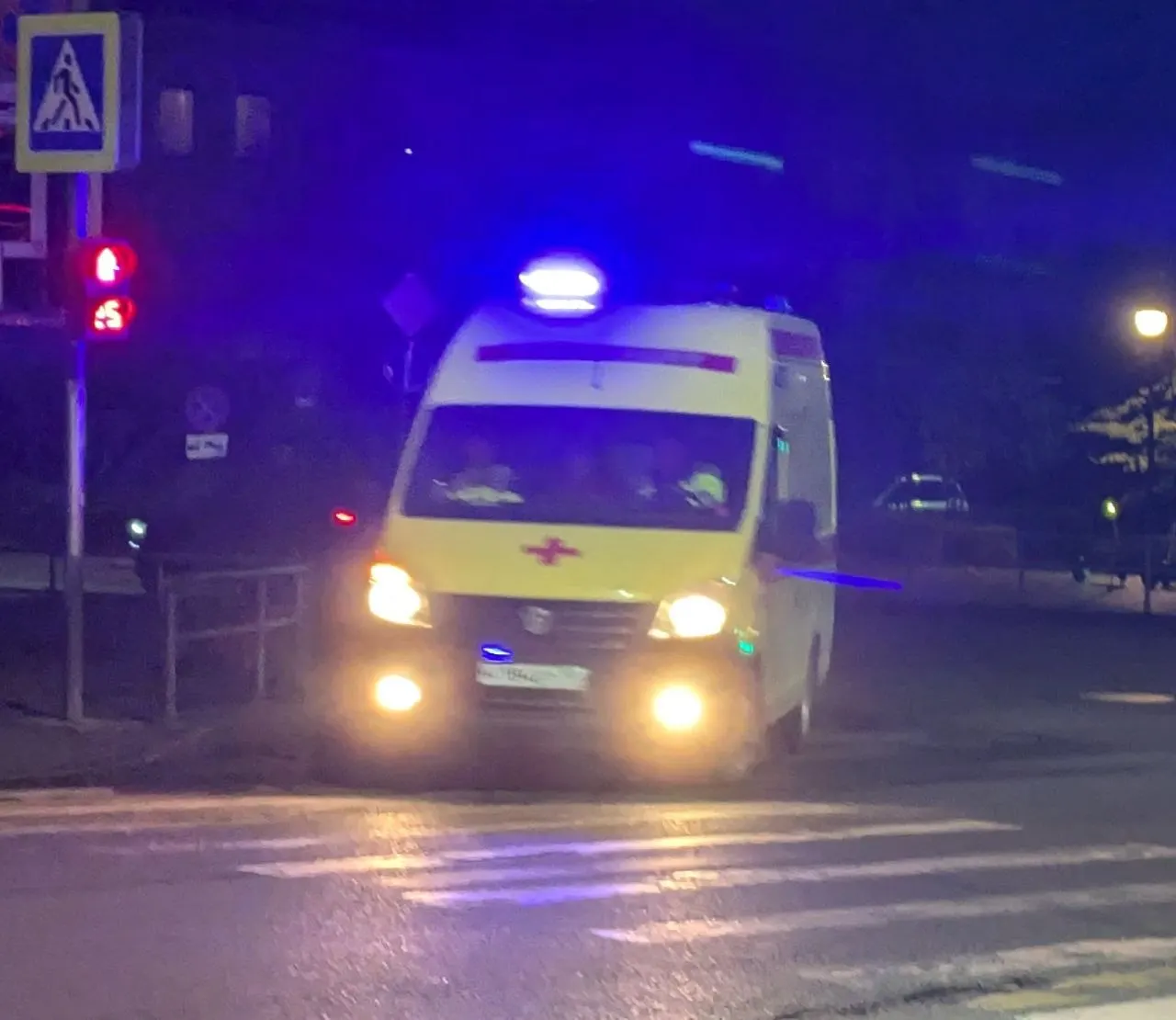 Часть штукатурки упала на голову девушки в Петрозаводске. Пострадавшей потребовалась помощь медицинских работников.