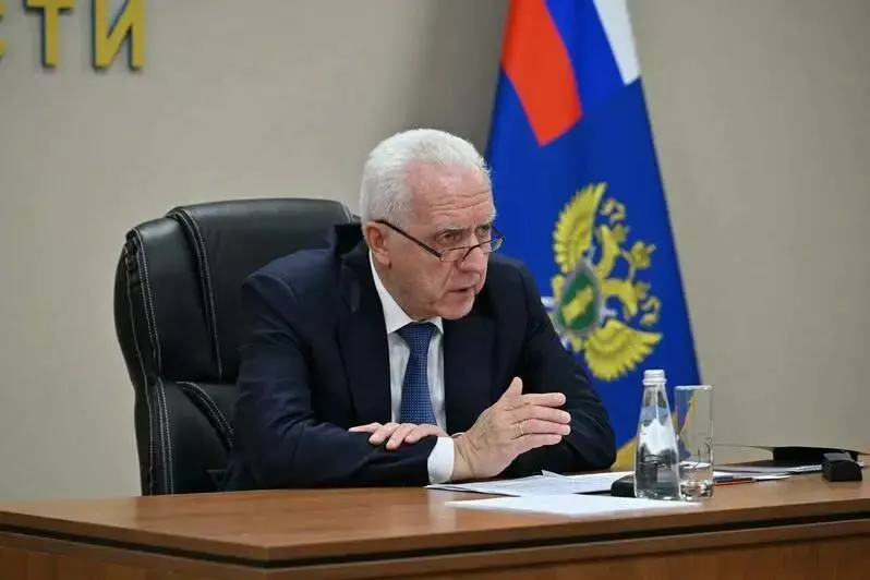 Во время визита обсудили надзор за трудоустройством ветеранов, субсидиями на рабочие места и льготами на лекарства; также подчеркнули контроль за реализацией проектов, ЖКХ и экологией