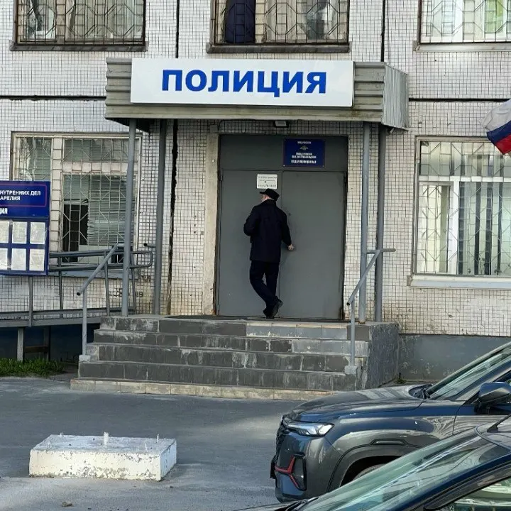 11 октября около 03:00 прохожие нашли мужчину без признаков жизни на первом Внутриквартальном проезде у ТЦ «Весна» на бульваре Интернационалистов; медики зафиксировали смерть, тело передано следственным органам; обстоятельства устанавливаются.