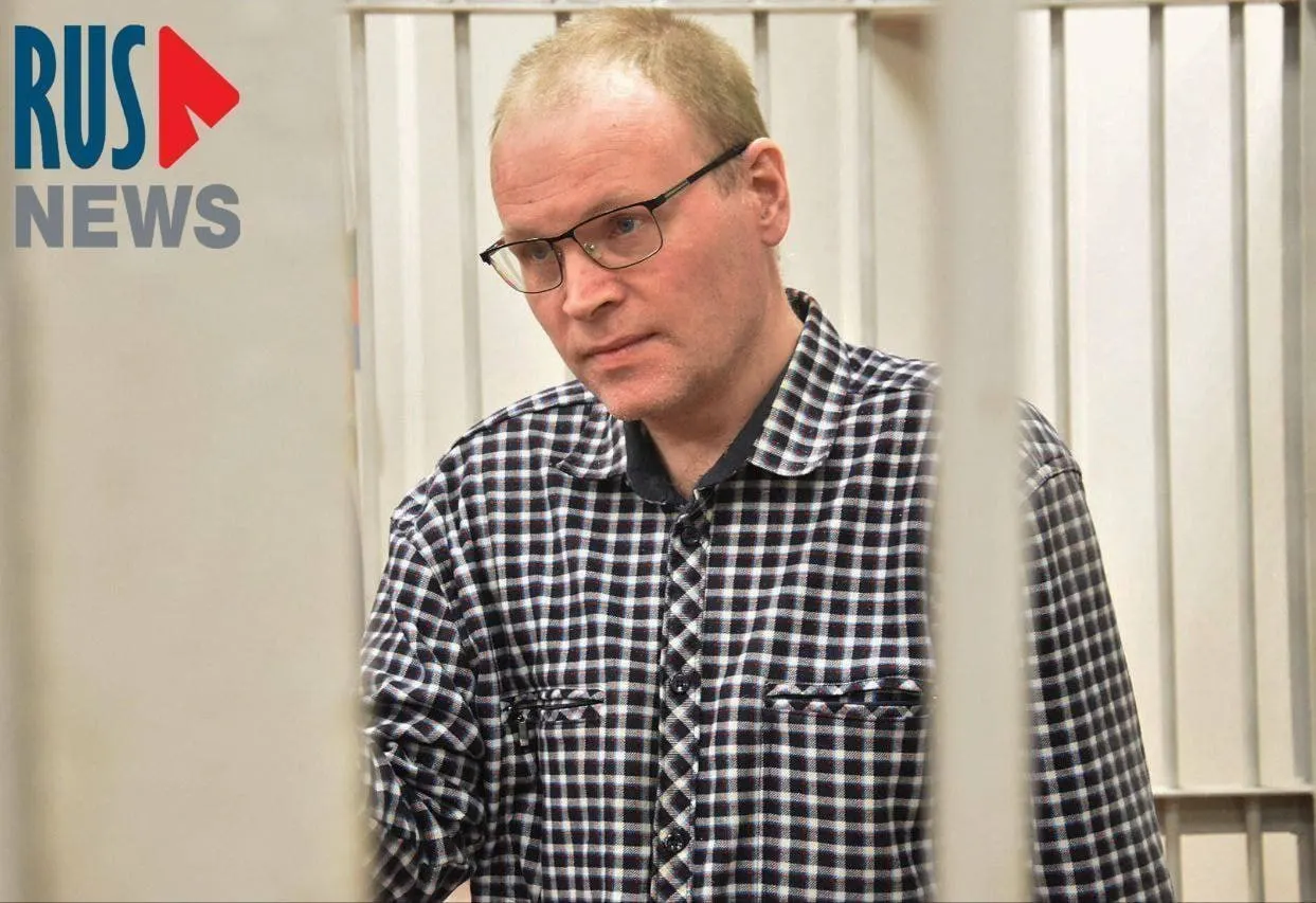 Саксофониста Андрея Шабанова лечат в медсанчасти колонии после обострения заболеваний. Родные указывают на задержку с передачей защитных перчаток и холодильника, а суд вынес приговор по обвинению в призывах к терроризму.