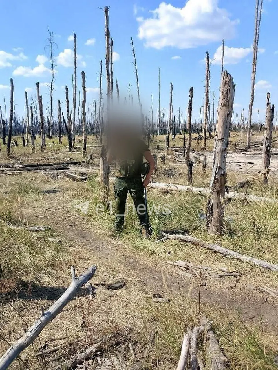 В октябре 2024 года военнослужащий Денис вернулся домой с отпуска из зоны специальной операции. Он перенёс множественные переломы и тяжёлую черепно-мозговую травму, сейчас продолжает борьбу за увольнение.