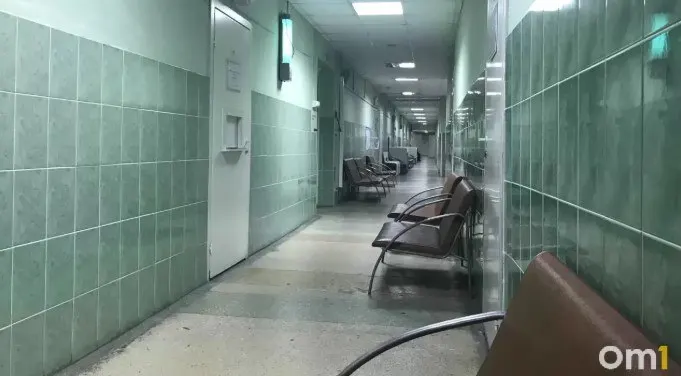 23-летний мужчина, получивший тяжелые ожоги и переломы после пожара, прошел курс лечения и сейчас ходит самостоятельно.